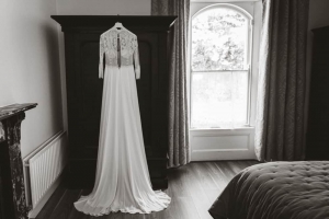 7-vintage-wedding-dress-window