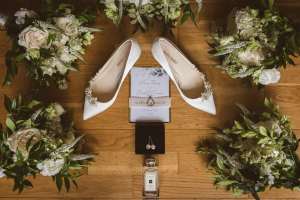 77-wedding-shoes-flowers-rings-details